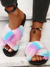 Pantuflas de felpa con rayas de arcoíris